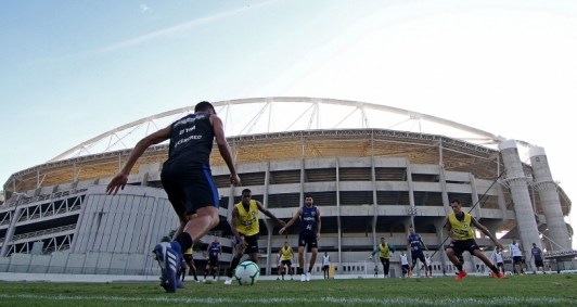 Glorioso encerrou preparação no estádio Nilton Santos antes da viagem