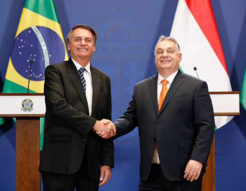 (Budapeste - Hungria, 17/02/2022) Presidente da República Jair Bolsonaro cumprimenta o Primeiro-Ministro da Hungria, Viktor Mihály Orbán. Foto: Alan Santos/PR