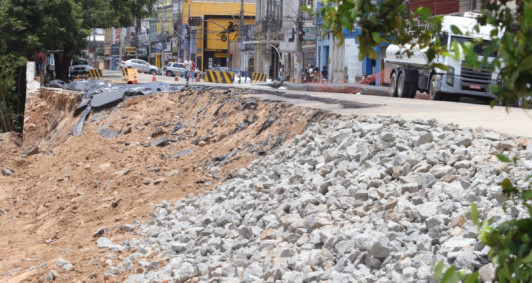 Obras para a rescontrução de dique