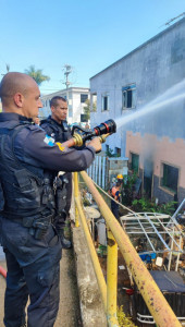 Depois do resgate, os dois permaneceram ajudando na Operação Rescaldo.