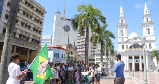 Concentrao foi na Praa So Salvador 