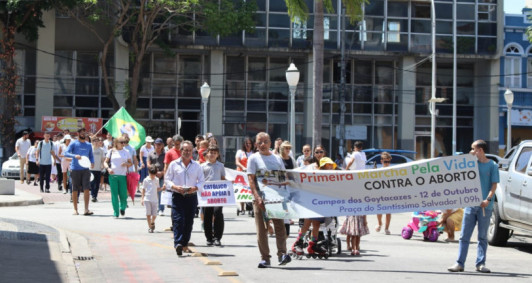 Manifestao seguiu pela Alberto Torres