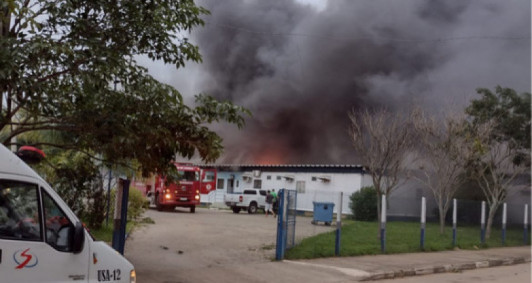 Incêndio na Policlínica da PM (Foto: Leitor José Matias)