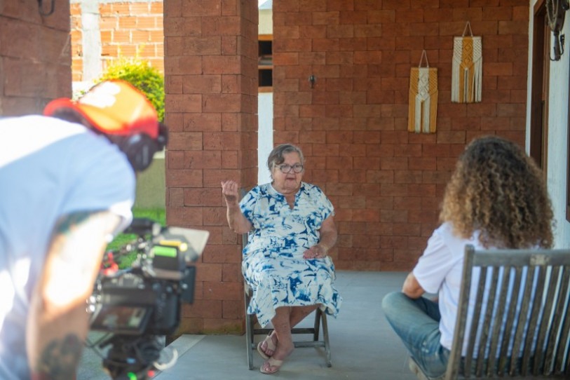 Entrevista de Sônia Ferreira para o projeto "Mulheres de Areia: Memórias de Atafona". Moradora da praia que resistiu por décadas à erosão e hoje atua na área cultural e social do município. 