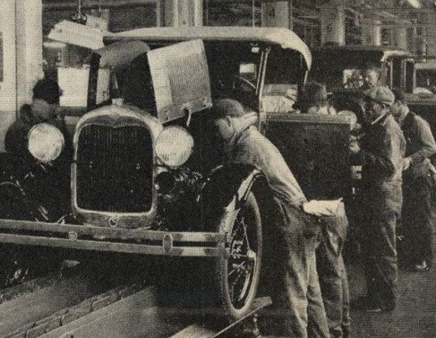 Linha de montagem, criou um sentimento de lealdade à companhia e de orgulho em trabalhar para a Ford