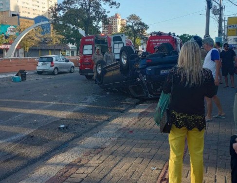 Mulher morre ao ser atropelada por caminhão na 28 de Março Folha1 - Geral