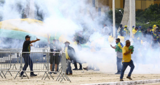Manifestantes invadem Congresso, STF e Palcio do Planalto.