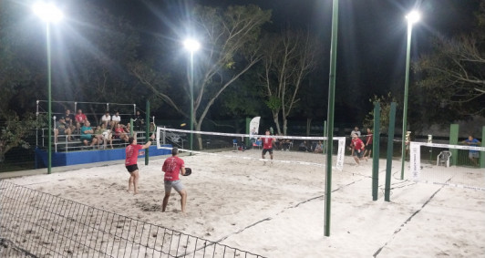 Saldanha da Gama inaugura quadras de beach tennis com torneio