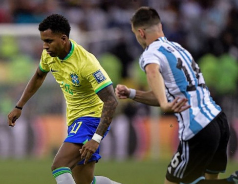 Brasil perde para a Argentina, no Maracanã, em jogo marcado por